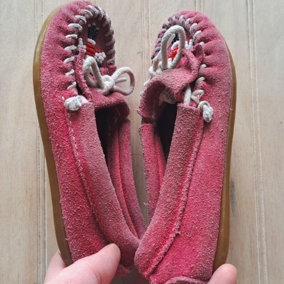 Minnetonka Thunderbird Leather Girl's Moccasin Native American HandBeaded - Picture 9 of 12